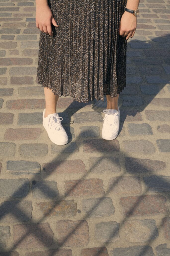 How to wear Pleated skirt with Sneakers